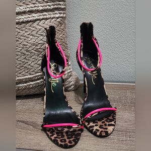 So Me |Never Worn| Leopard Print Heels with Pink Accents